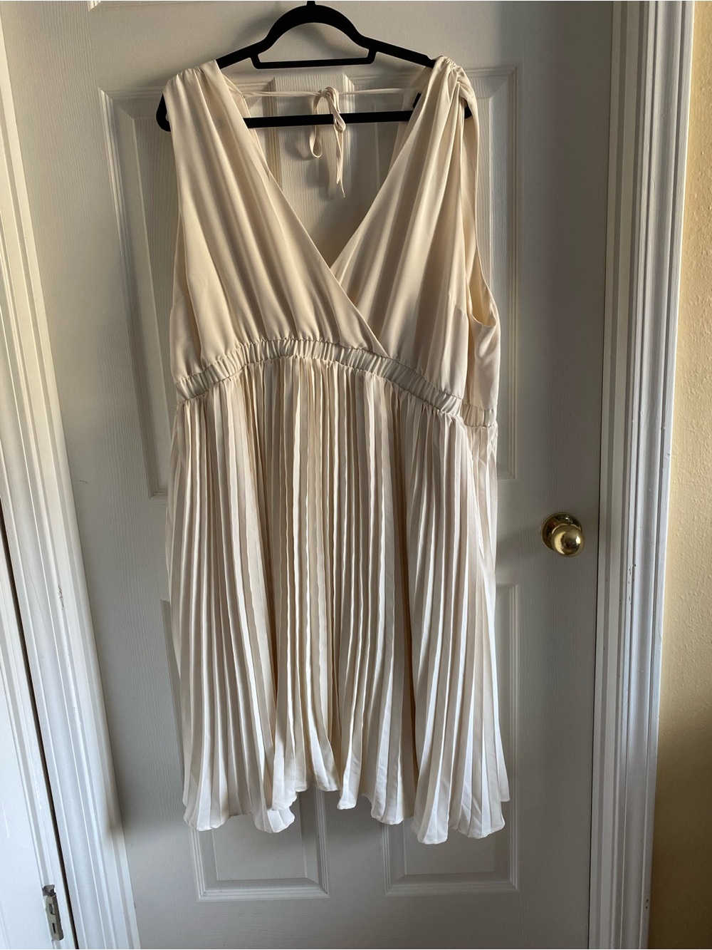 torrid Cream Pleated V-Neck Midi Dress